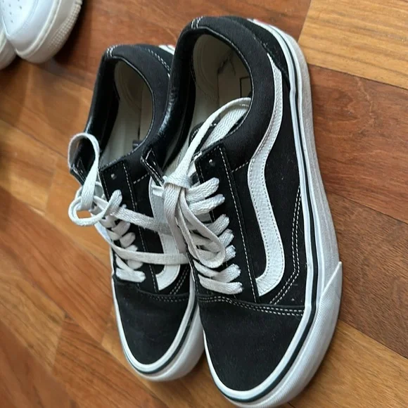 Black and white vans - Picture 2 of 4